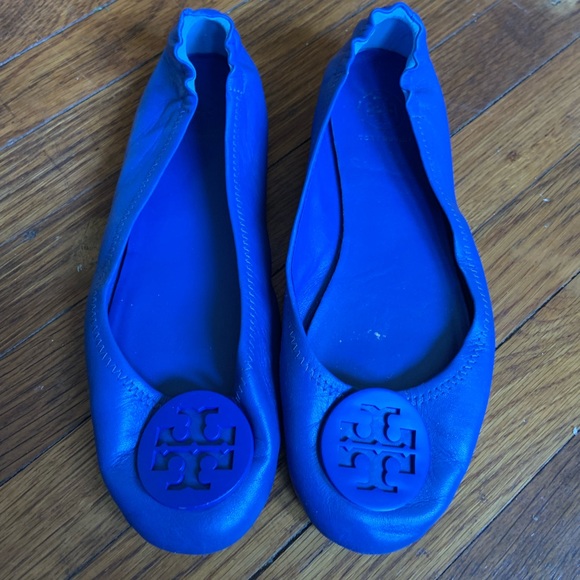 Tory Burch Shoes - Tory Burch• Minnie Travel flats in Jelly Blue